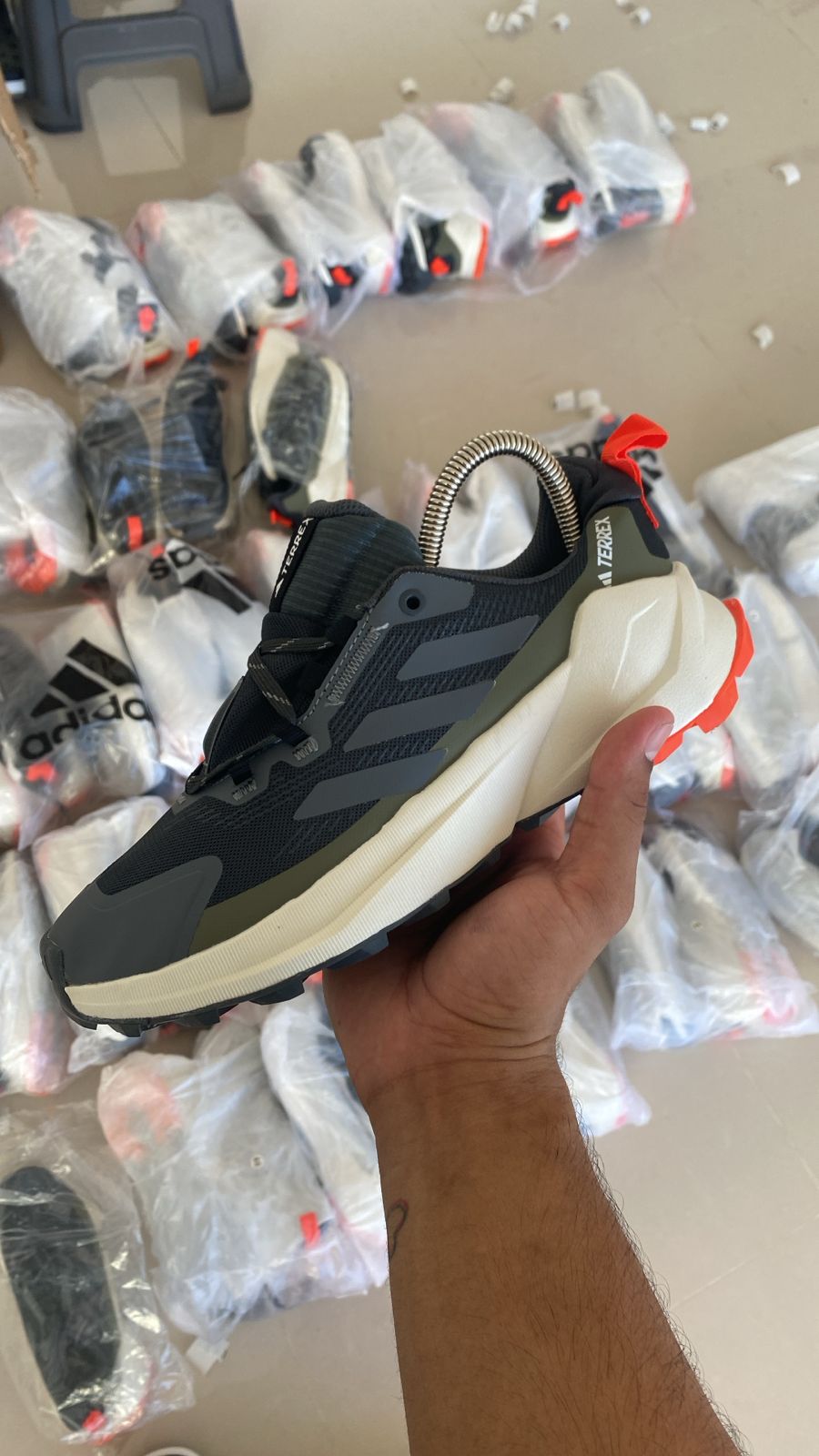 ADIDAS TERREX 2025 GRIS BLANCO