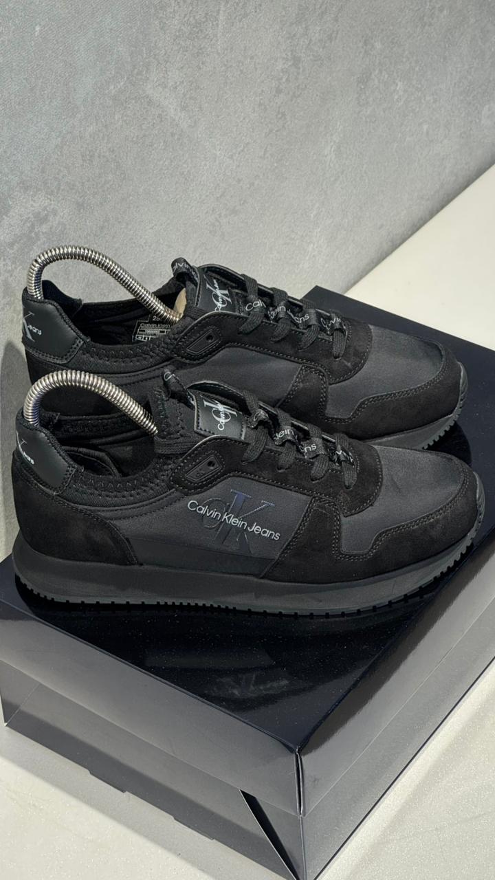 CALVIN KLEIN NEGRO GRIS