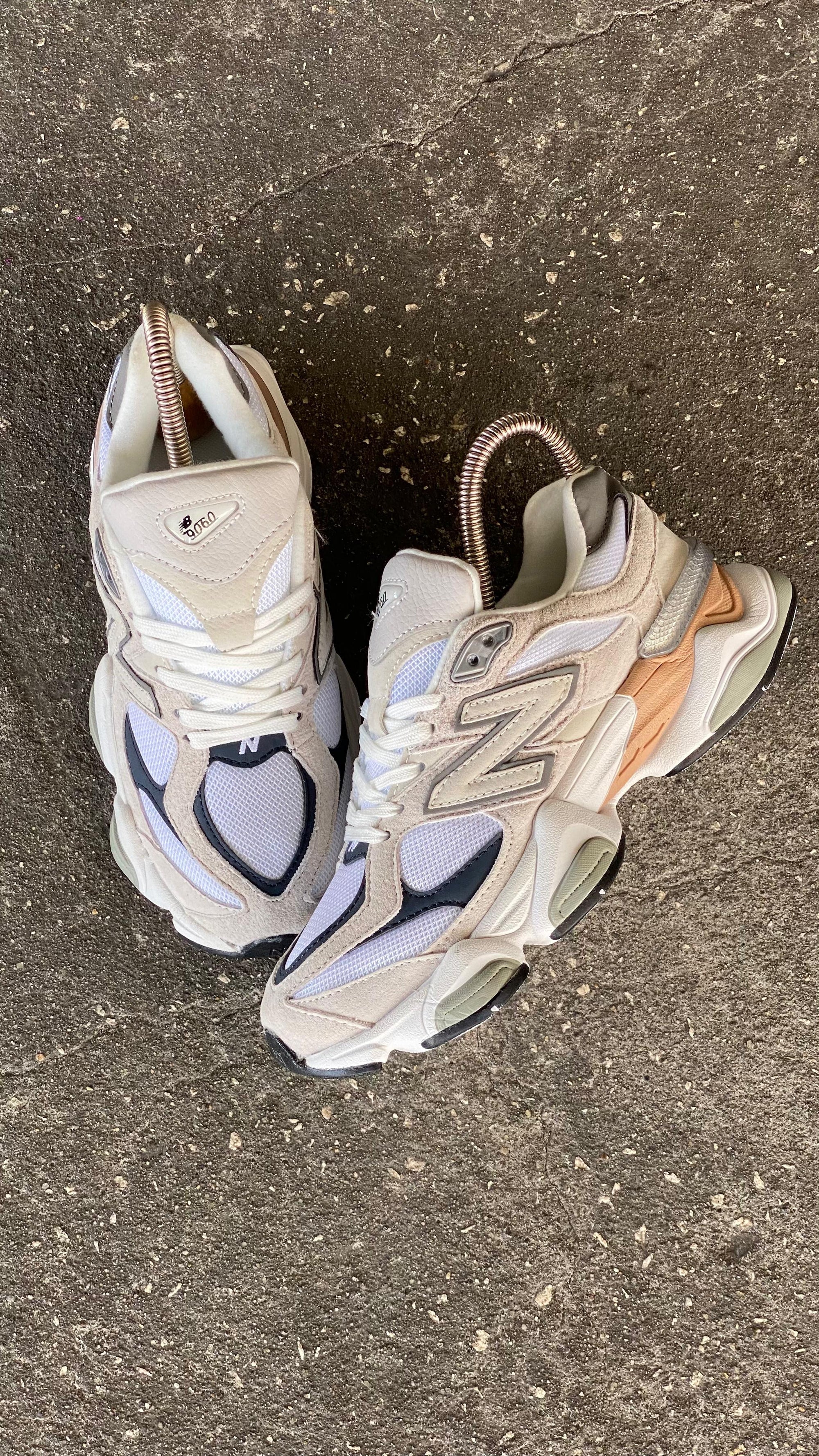 NEW BALANCE 9060 BLANCO NARANJA