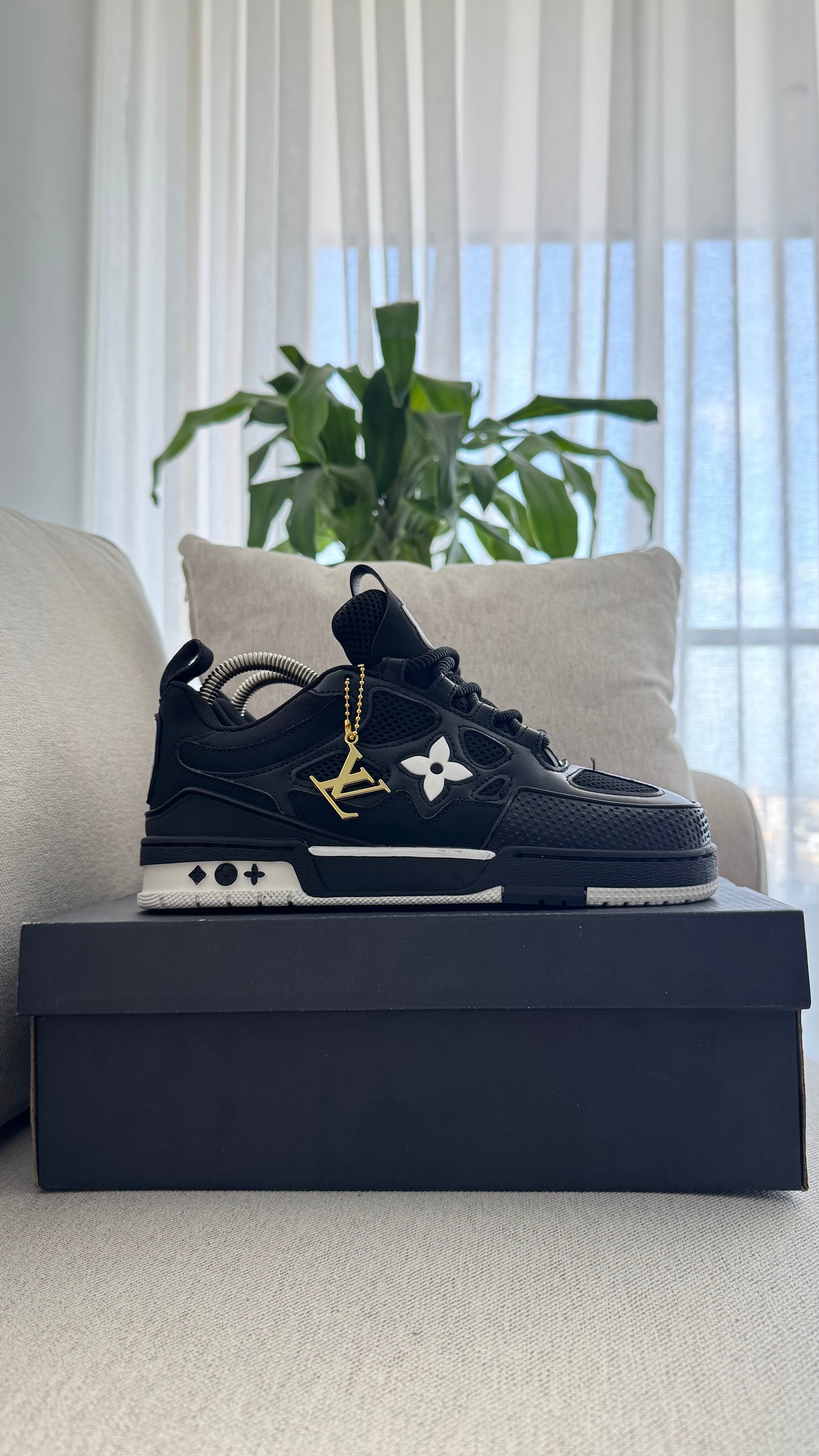 LOUIS VUITTON NEGRO BLANCO