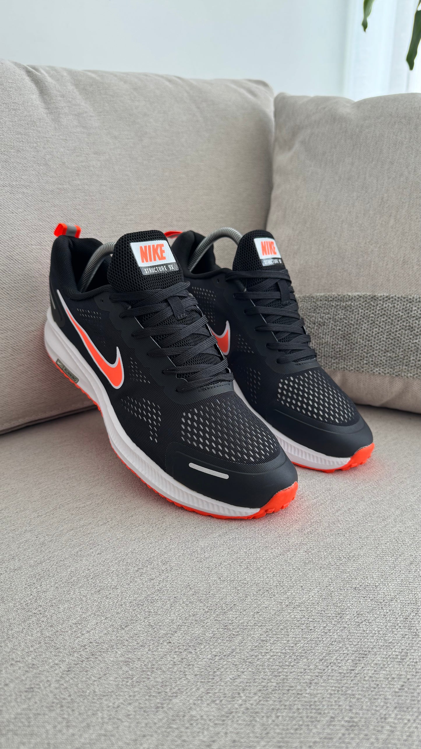 NIKE ZOON RUNNING NEGRO NARANJA