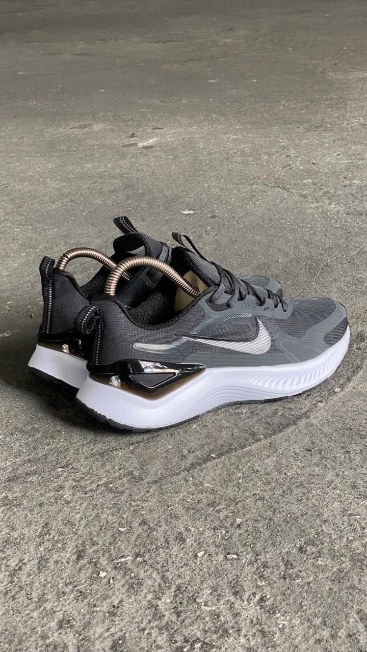 NIKE DIAMANTE NEGRO BLANCO