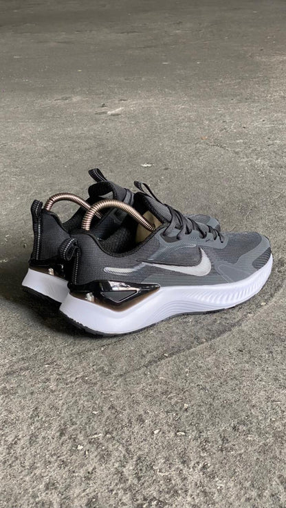 NIKE DIAMANTE NEGRO BLANCO