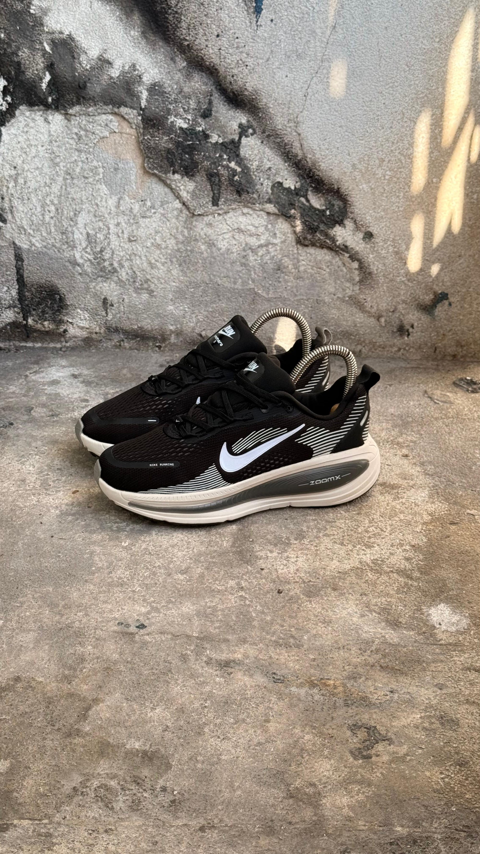 NIKE ZOOM X NEGRO BLANCO