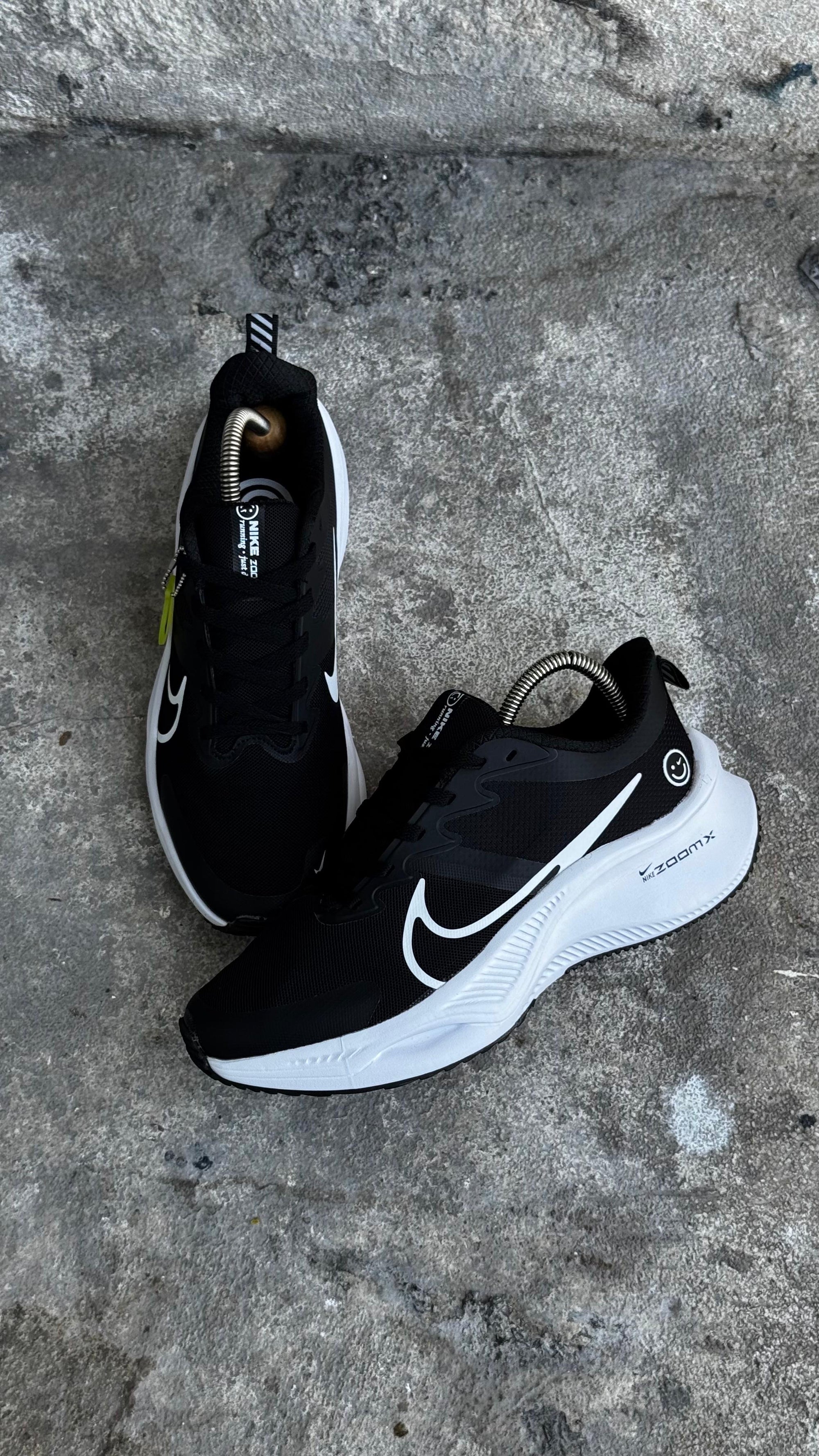 NIKE ZOOM CARITA NEGRO