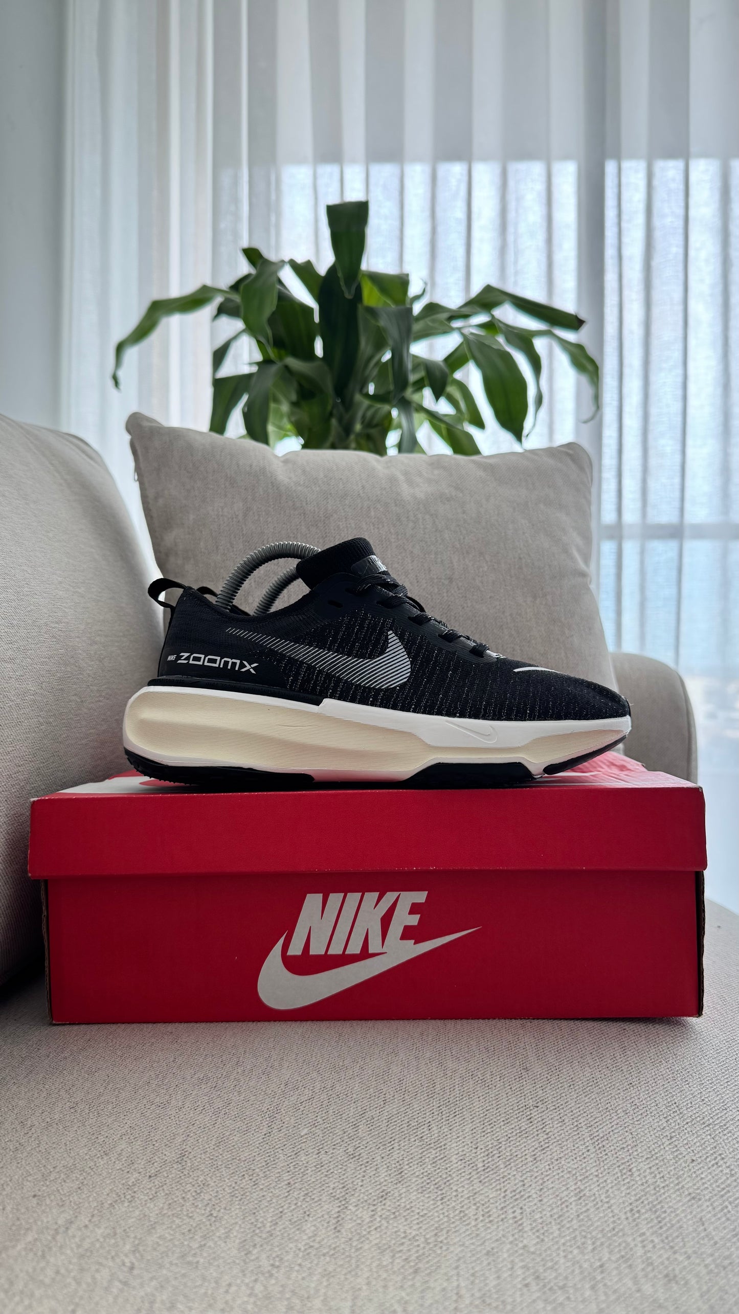 NIKE INVINCIBLE RUN 3 NEGRO BLANCO
