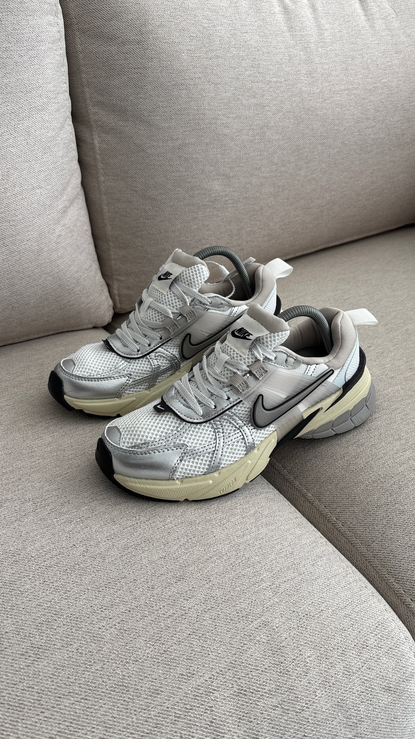 NIKE V2K PLATA