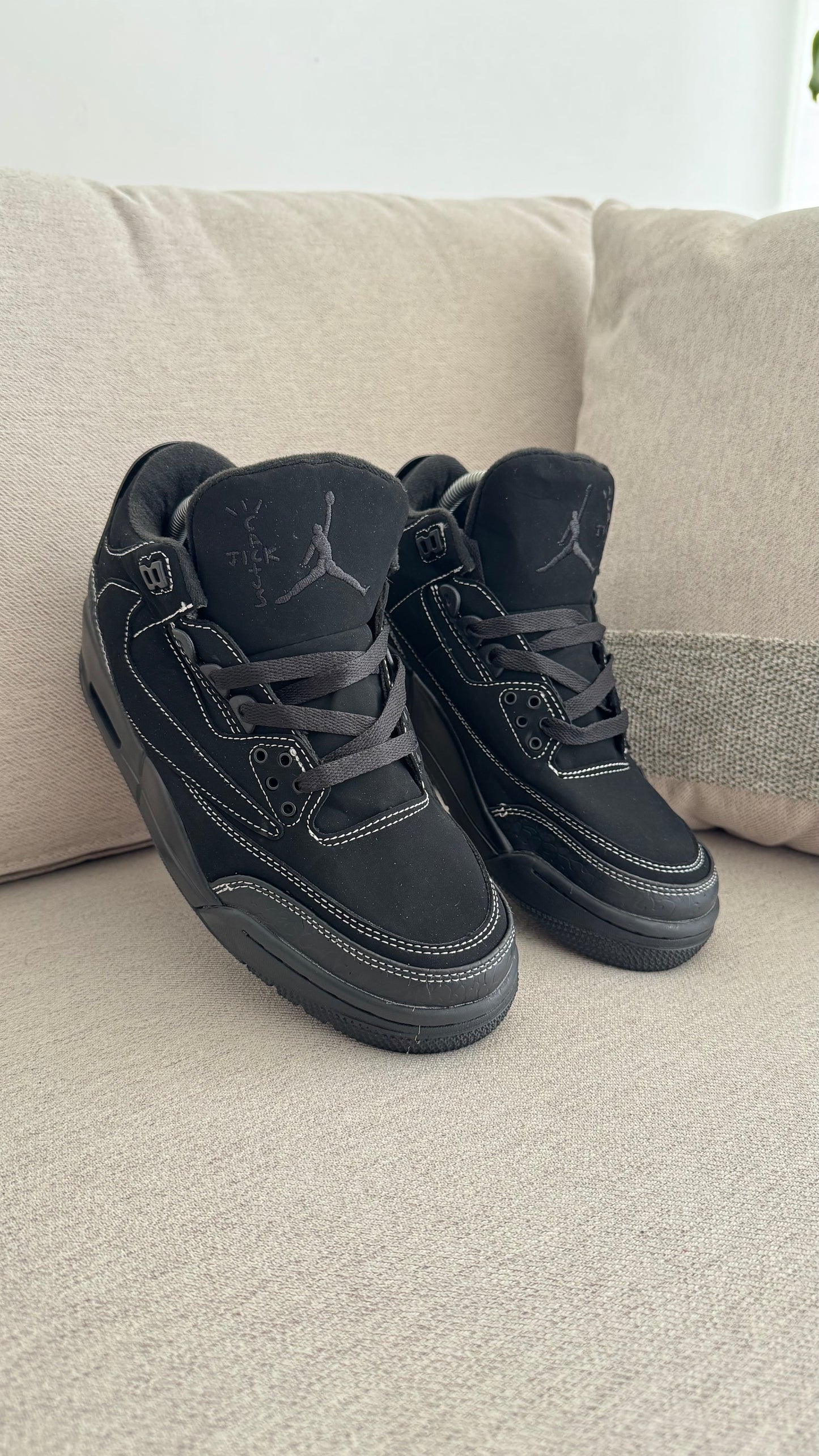 NIKE RETRO 3 TRAVIS NEGRA