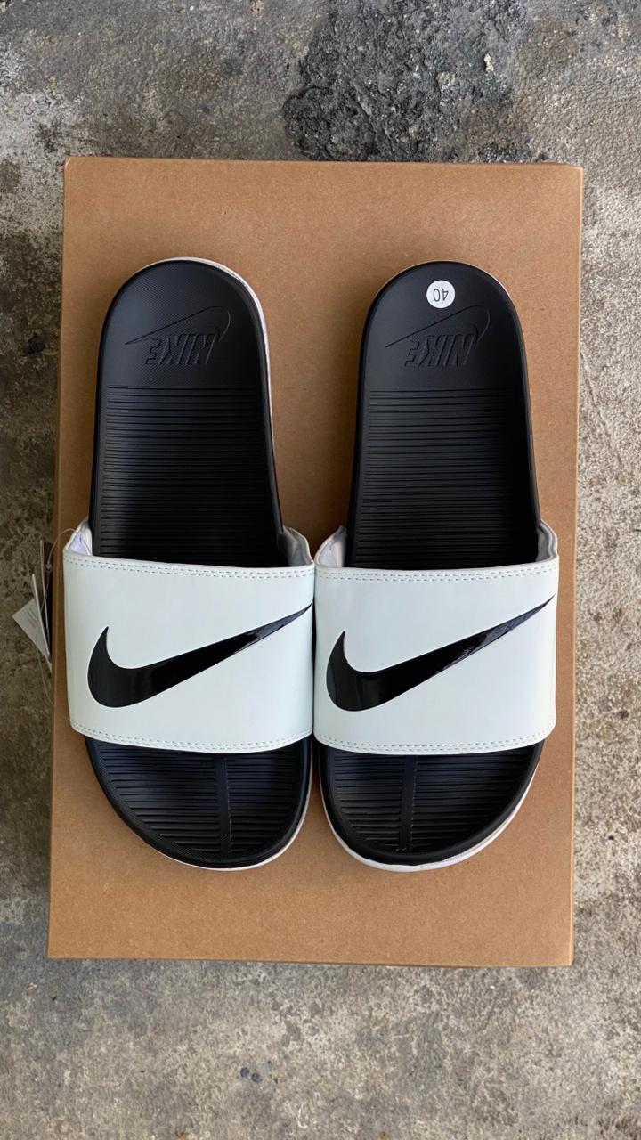 CHANCLA NIKE CLASICA BLANCO NEGRO