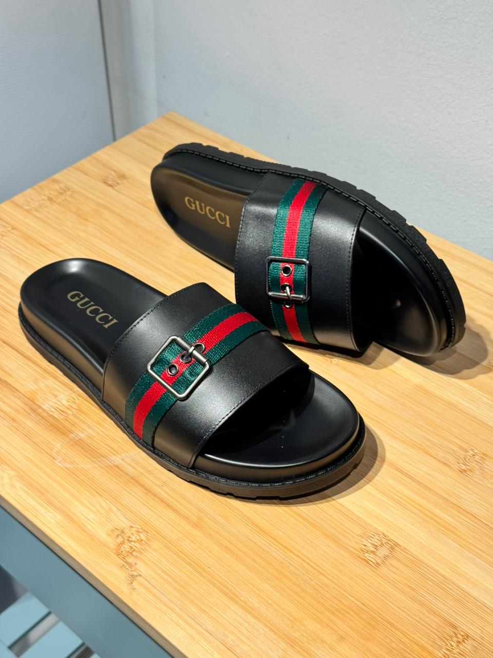 CHANCLAS GUCCI NEGRA