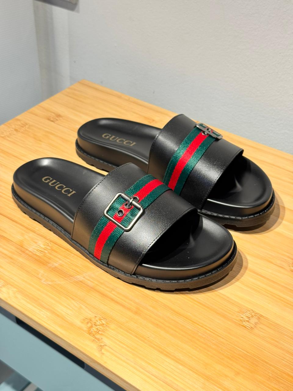 CHANCLAS GUCCI NEGRA