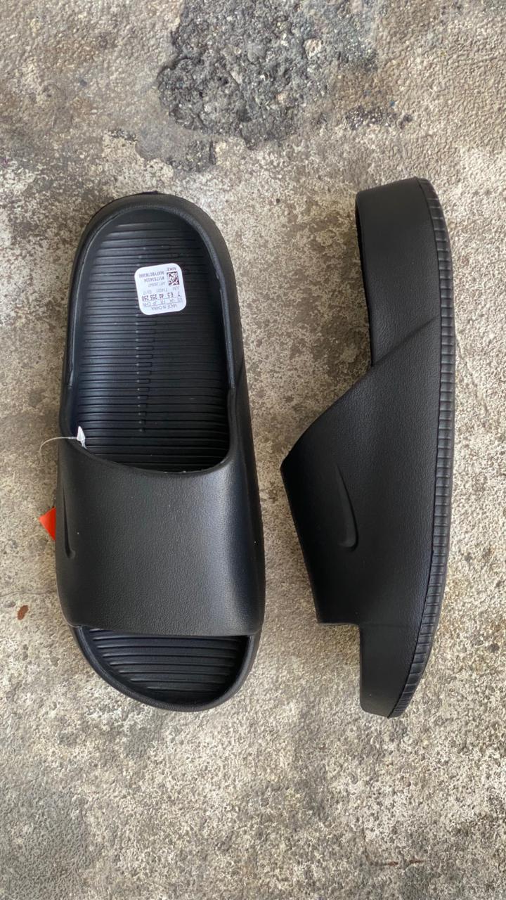 CHANCLAS PANTUFLA NIKE NEGRA
