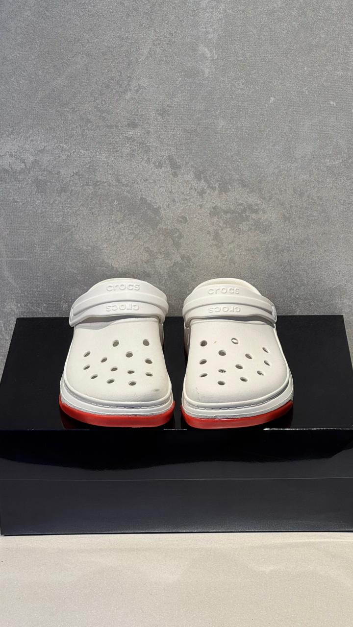 CROCS BLANCA ROJA