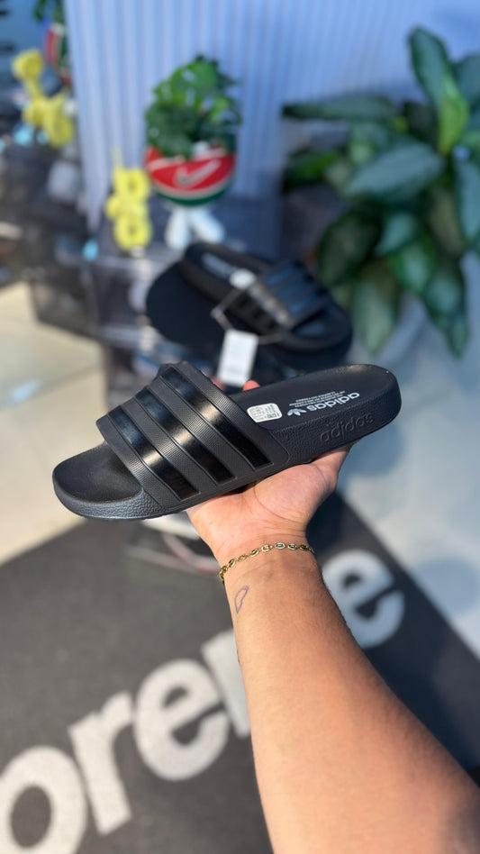 ADIDAS CHANCLA NEGRA