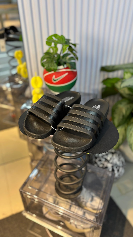 ADIDAS CHANCLA NEGRA