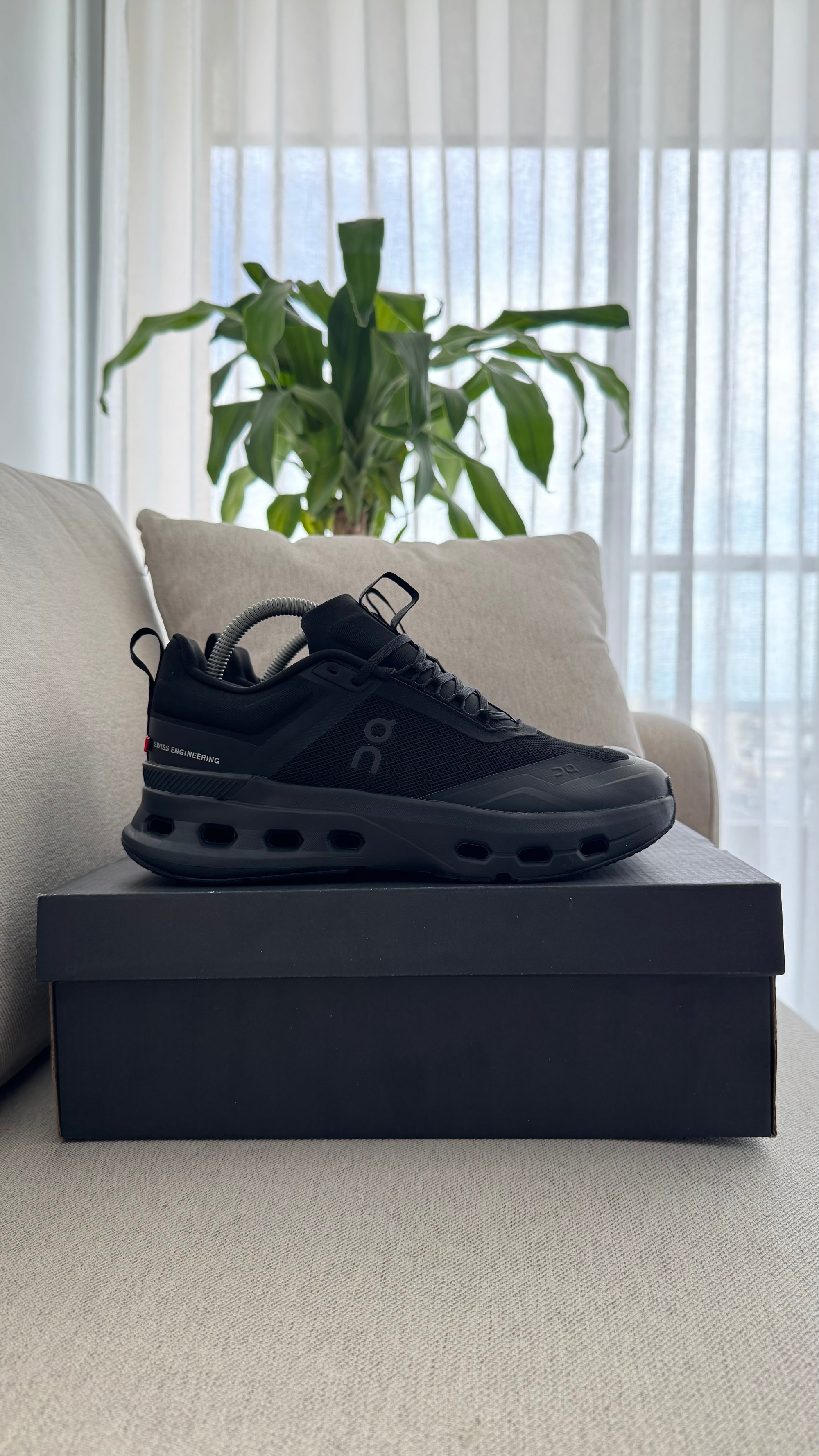 ON CLOUD NEGRO