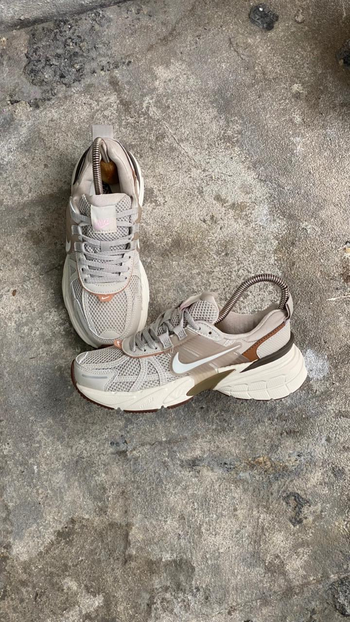 NIKE V2K BEIGE