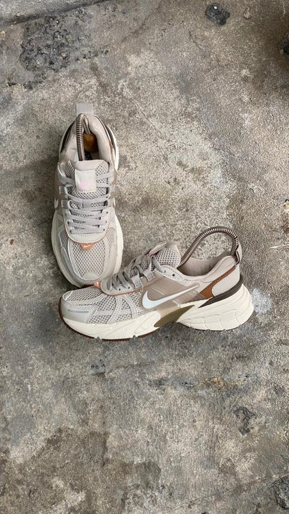 NIKE V2K BEIGE