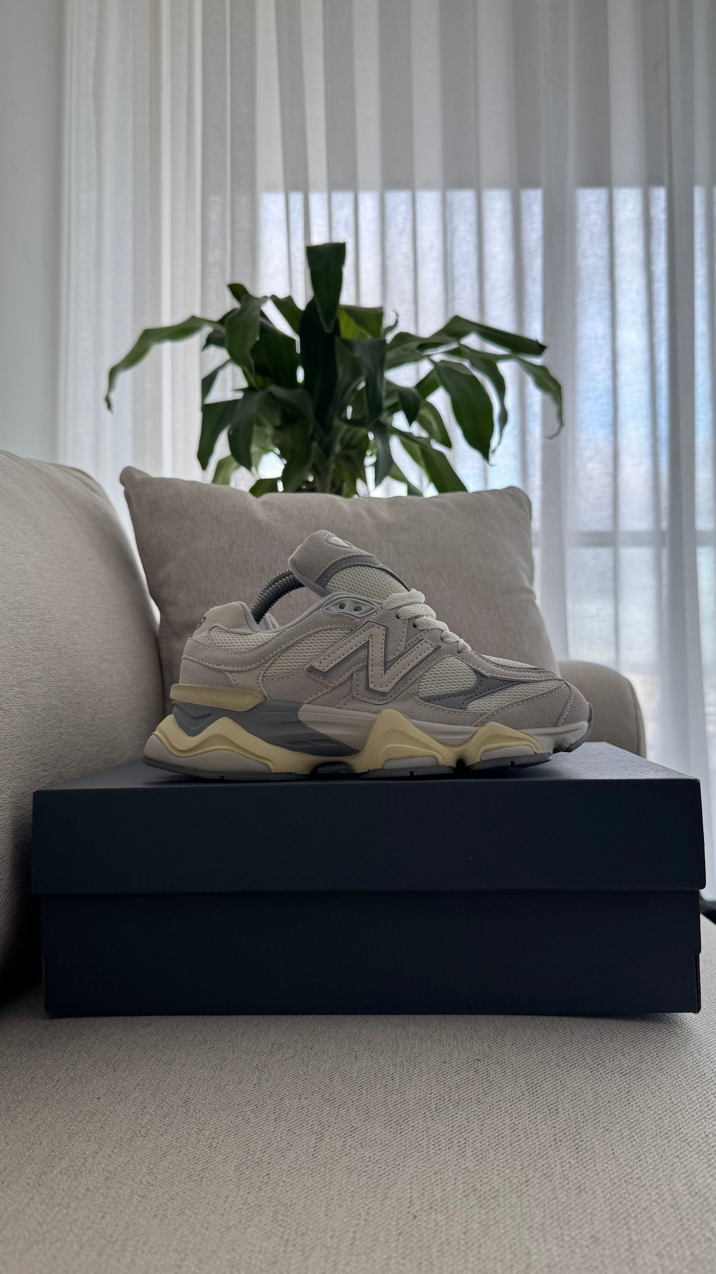 NEW BALANCE 9060 BEIGE