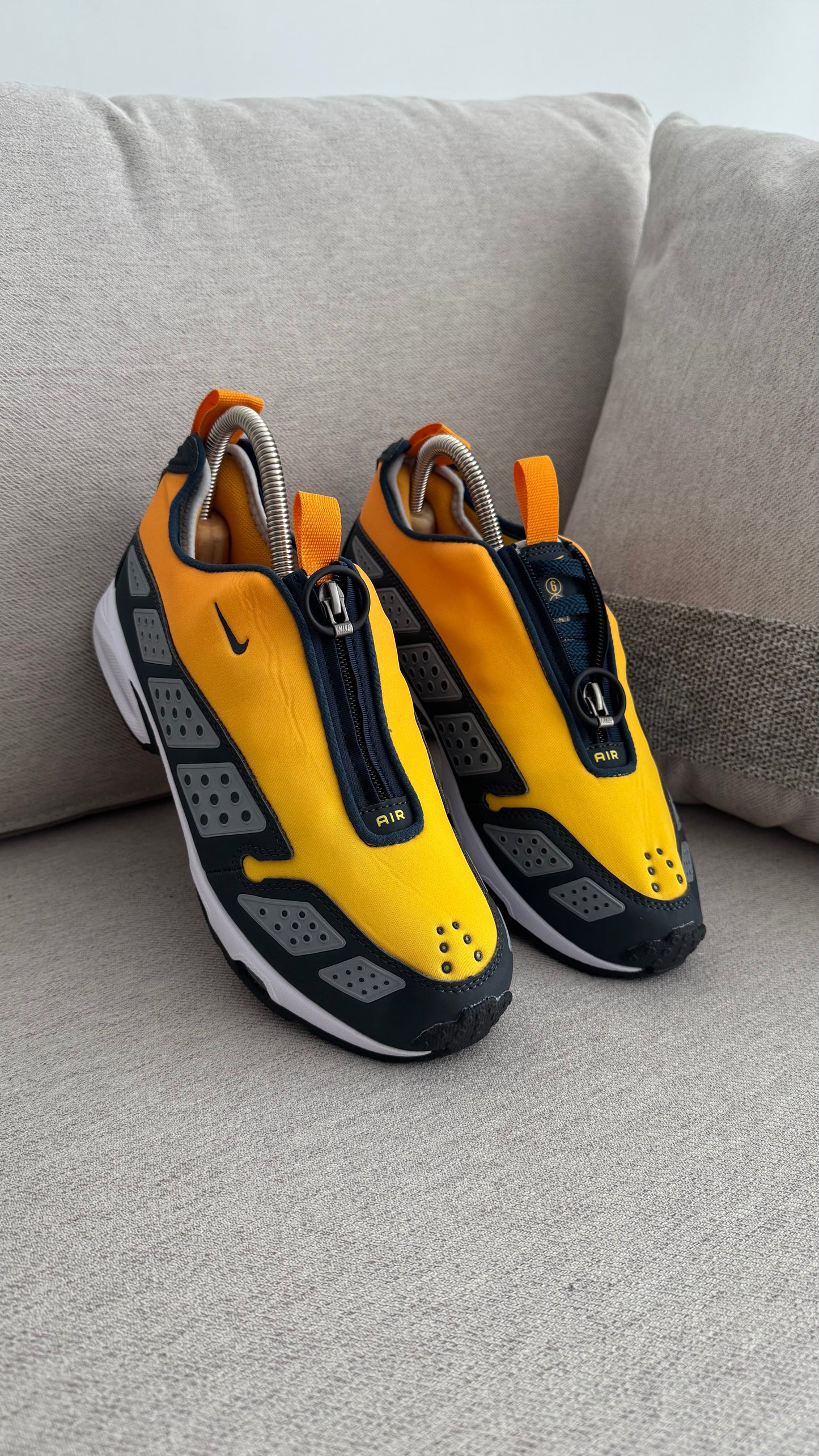 NIKE SUNDER NARANJA NEGRO