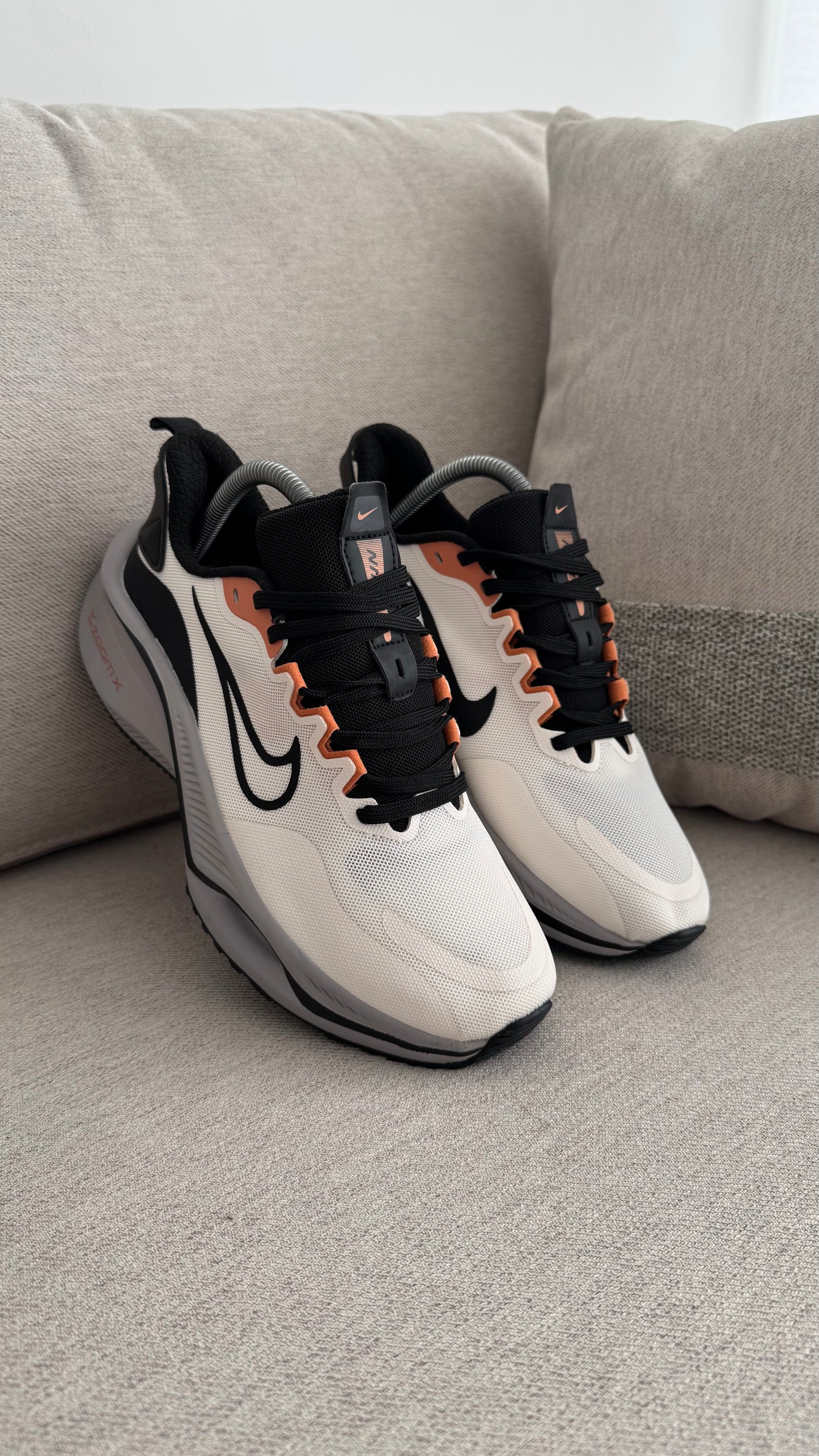 NIKE ZOOM CARITA BLANCO GRIS NEGRO