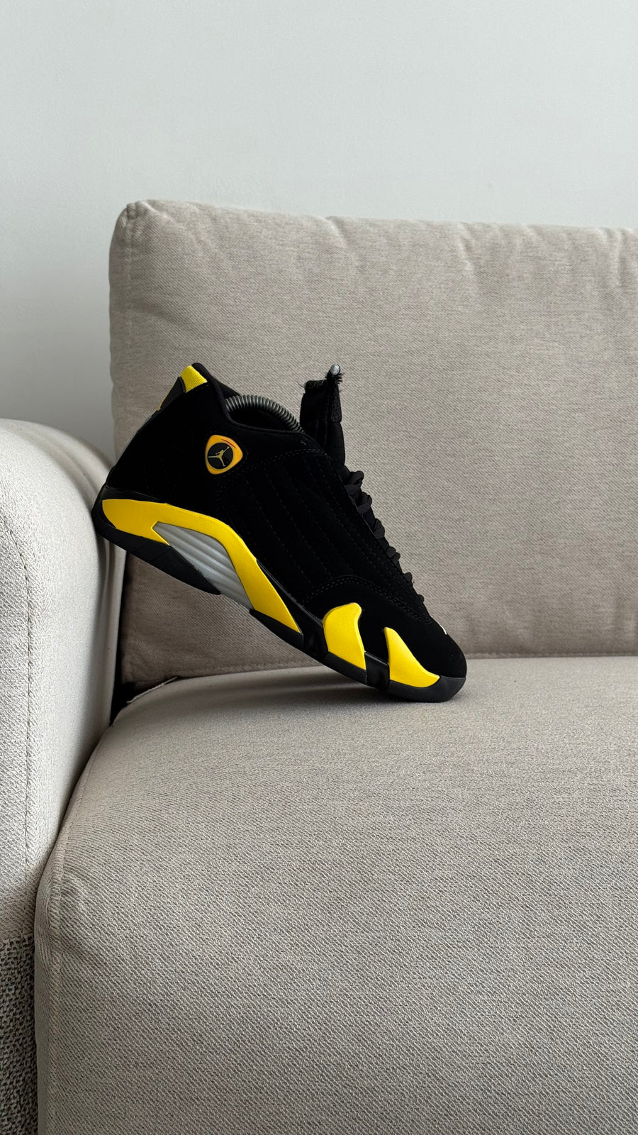NIKE JORDAN RETRO 14 NEGRO AMARILLO