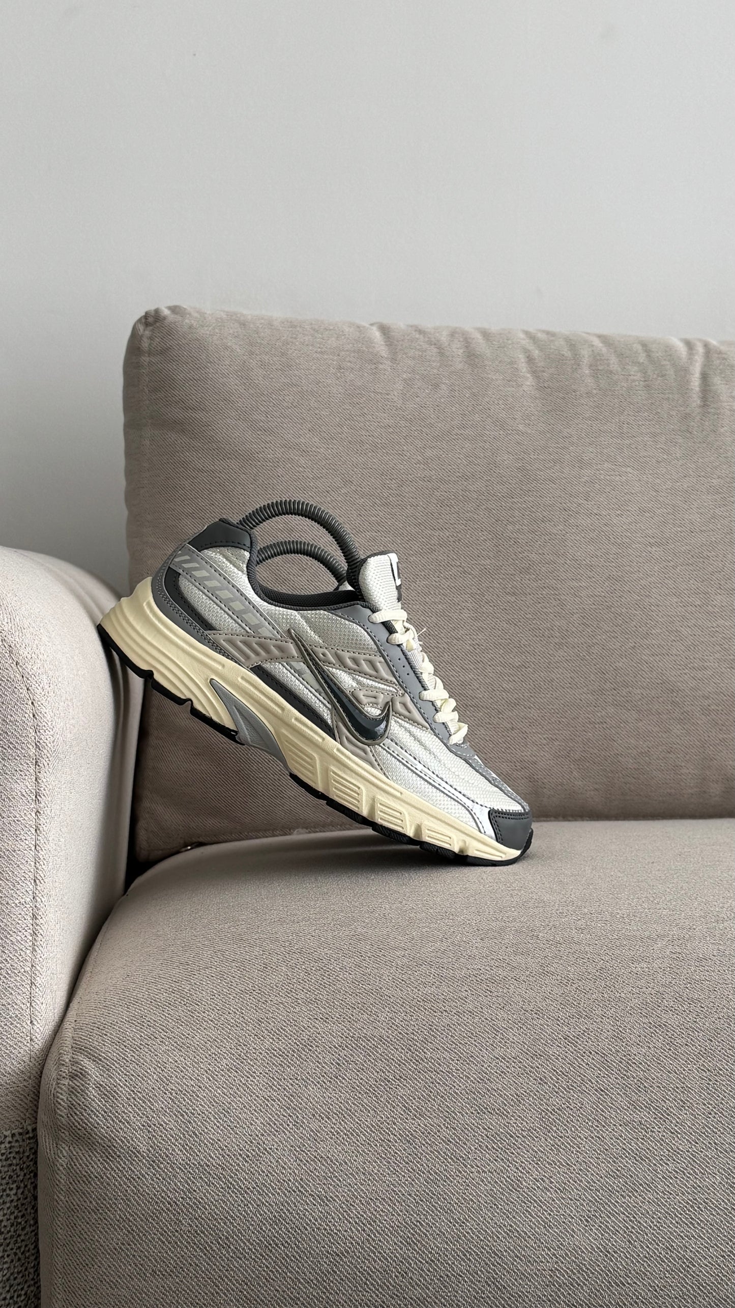 NIKE INITIATOR BLANCO BEIGE AZUL