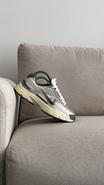 NIKE INITIATOR BLANCO BEIGE AZUL