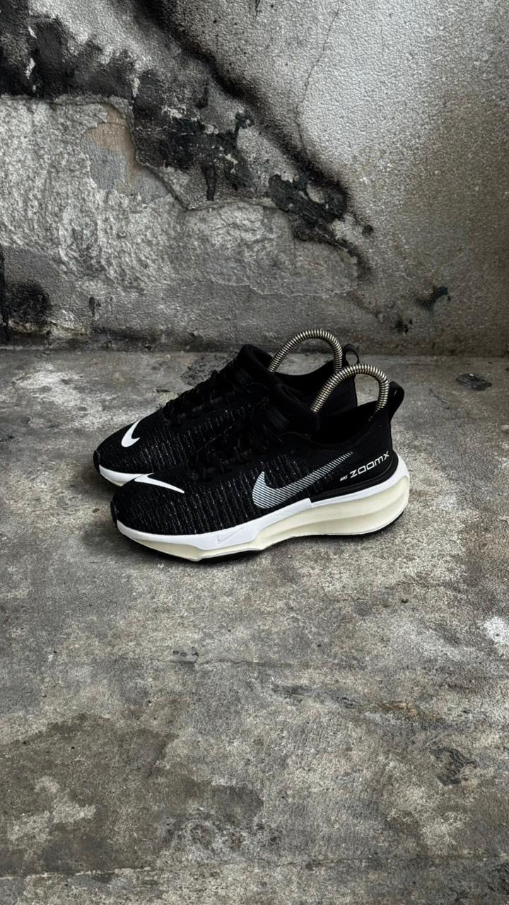 NIKE INVINCIBLE RUN 3 NEGRO BLANCO