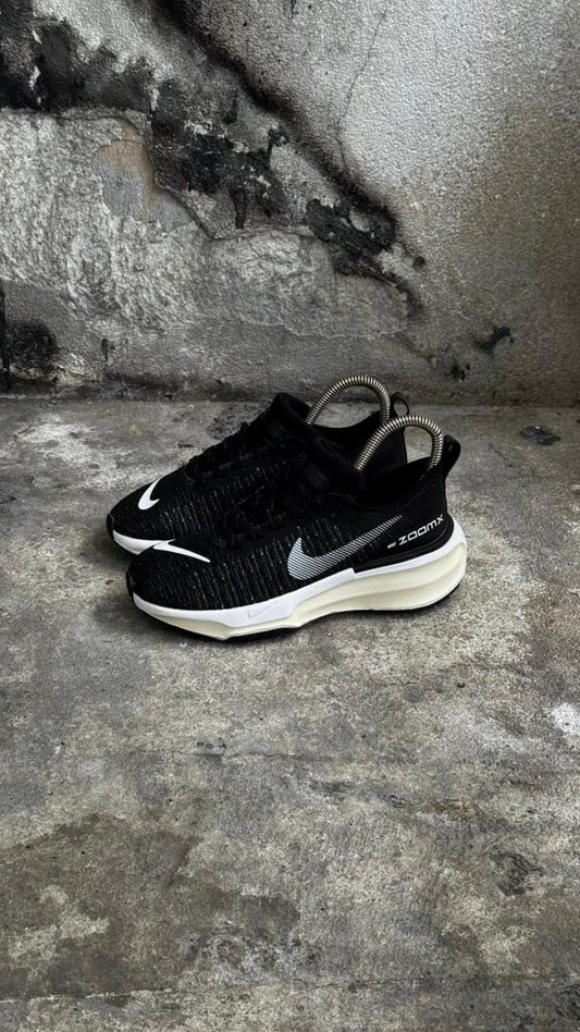 NIKE INVINCIBLE RUN 3 NEGRO BLANCO