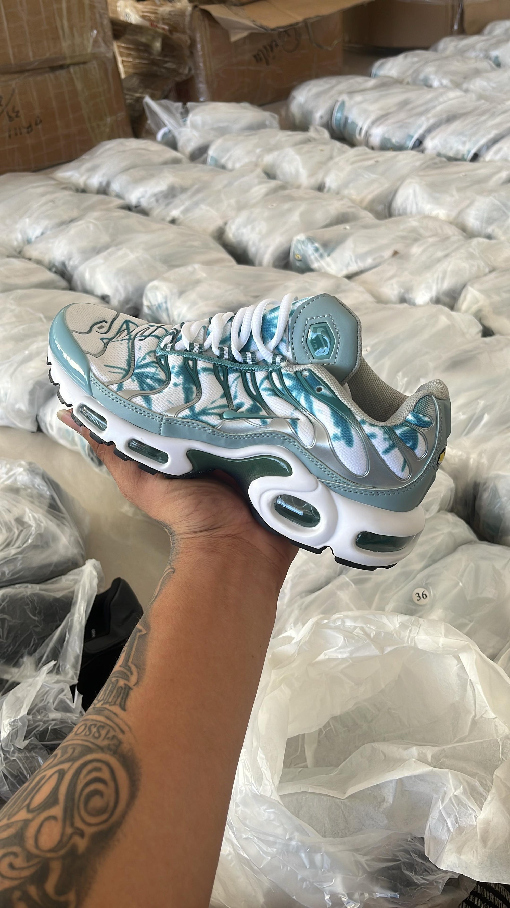 NIKE TN PLAYITA
