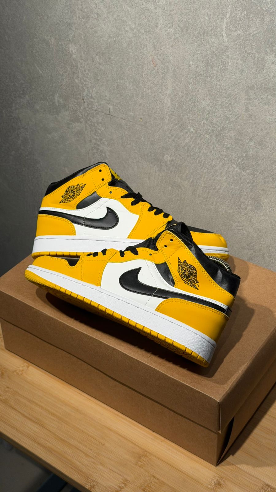 RETRO 1 AMARILLA NEGRA PROMO MASTER