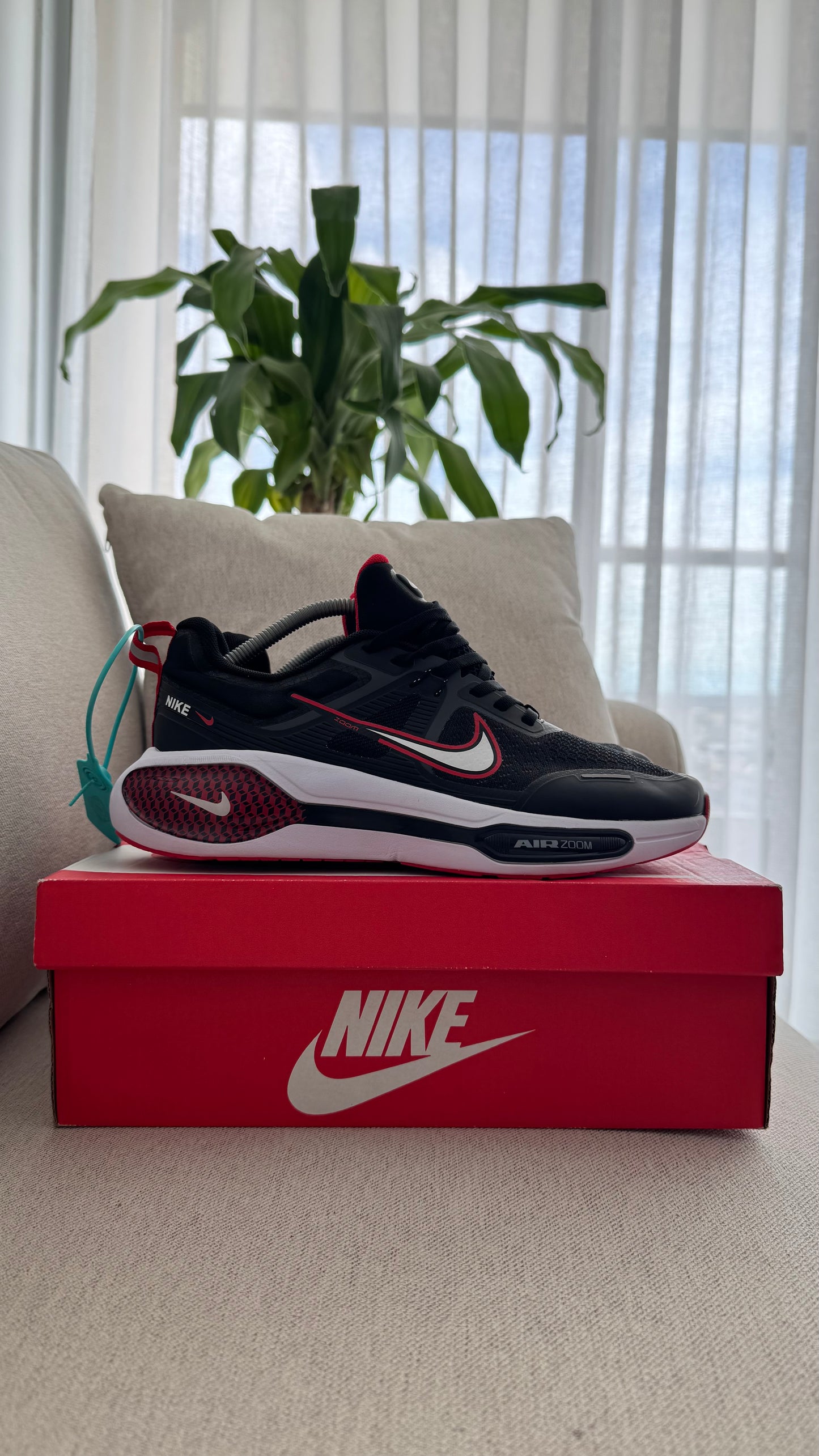 NIKE TENIS NEGRO ROJO