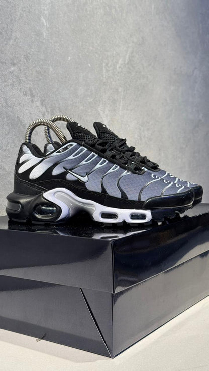 NIKE TN DIFUMINADO NEGRO BLANCO