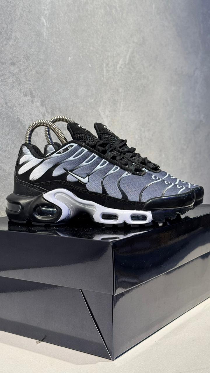 NIKE TN DIFUMINADO NEGRO BLANCO