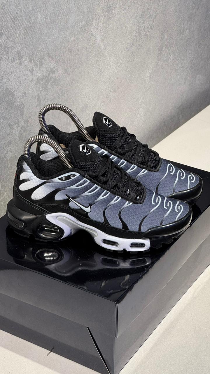 NIKE TN DIFUMINADO NEGRO BLANCO