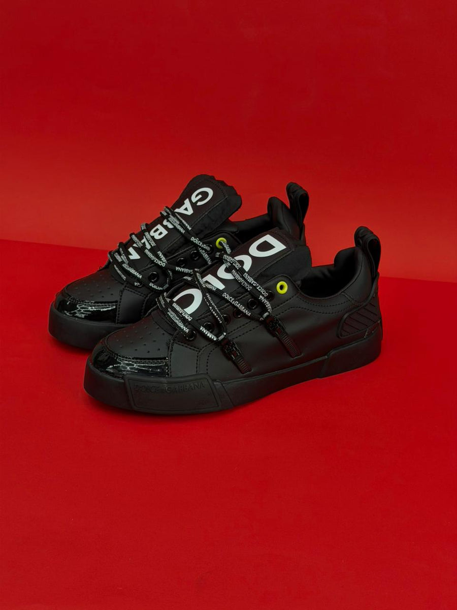 DOLCE GABBANA ZAPATILLA CORDÓN NEGRO