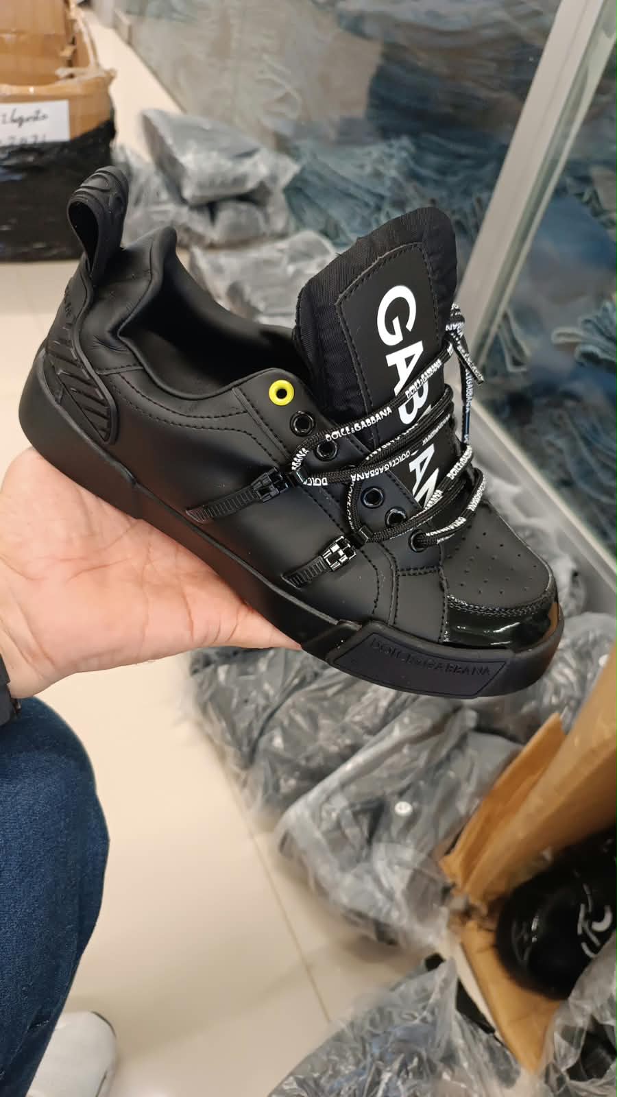 DOLCE GABBANA ZAPATILLA CORDÓN NEGRO