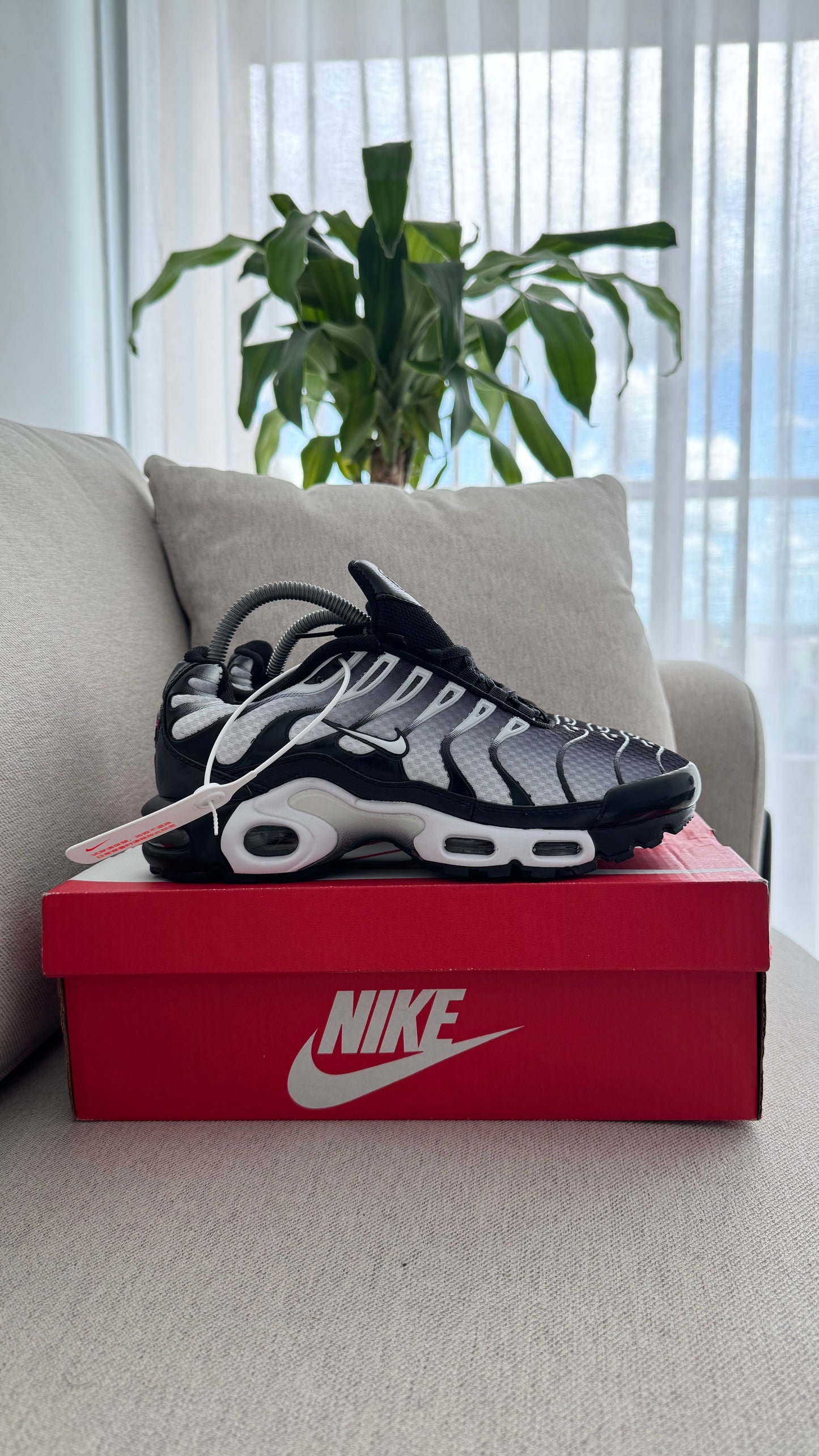 NIKE TN DIFUMINADO NEGRO BLANCO