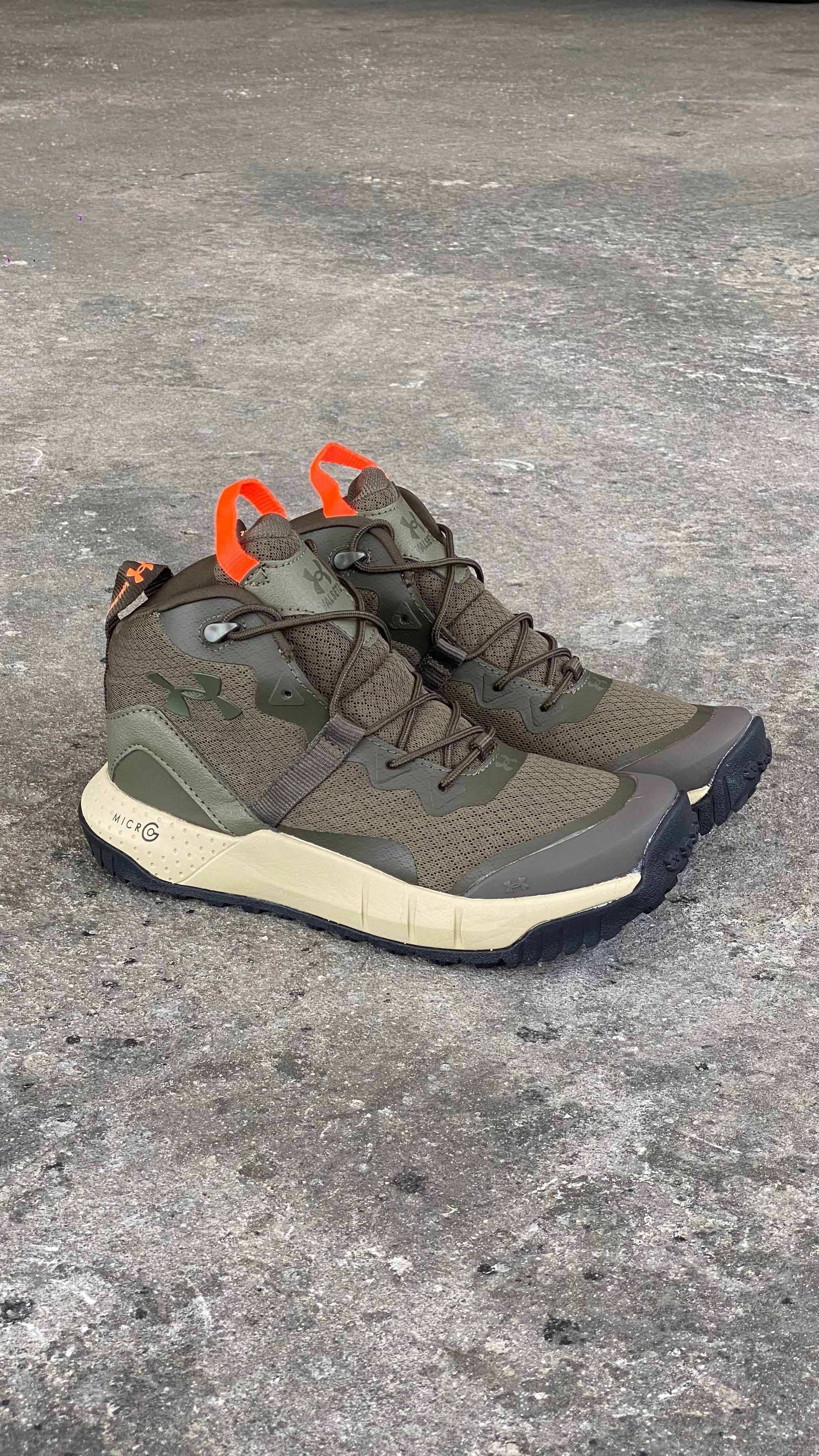 BOTA UNDER ARMOUR  VERDE MILITAR