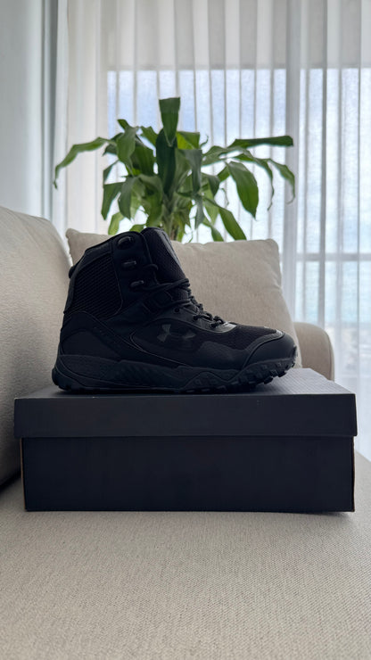 BOTA UNDER ARMOUR NEGRO DAMA