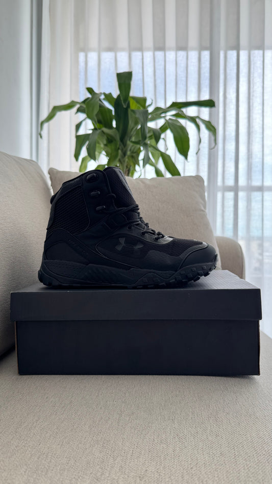 BOTA UNDER ARMOUR NEGRO DAMA