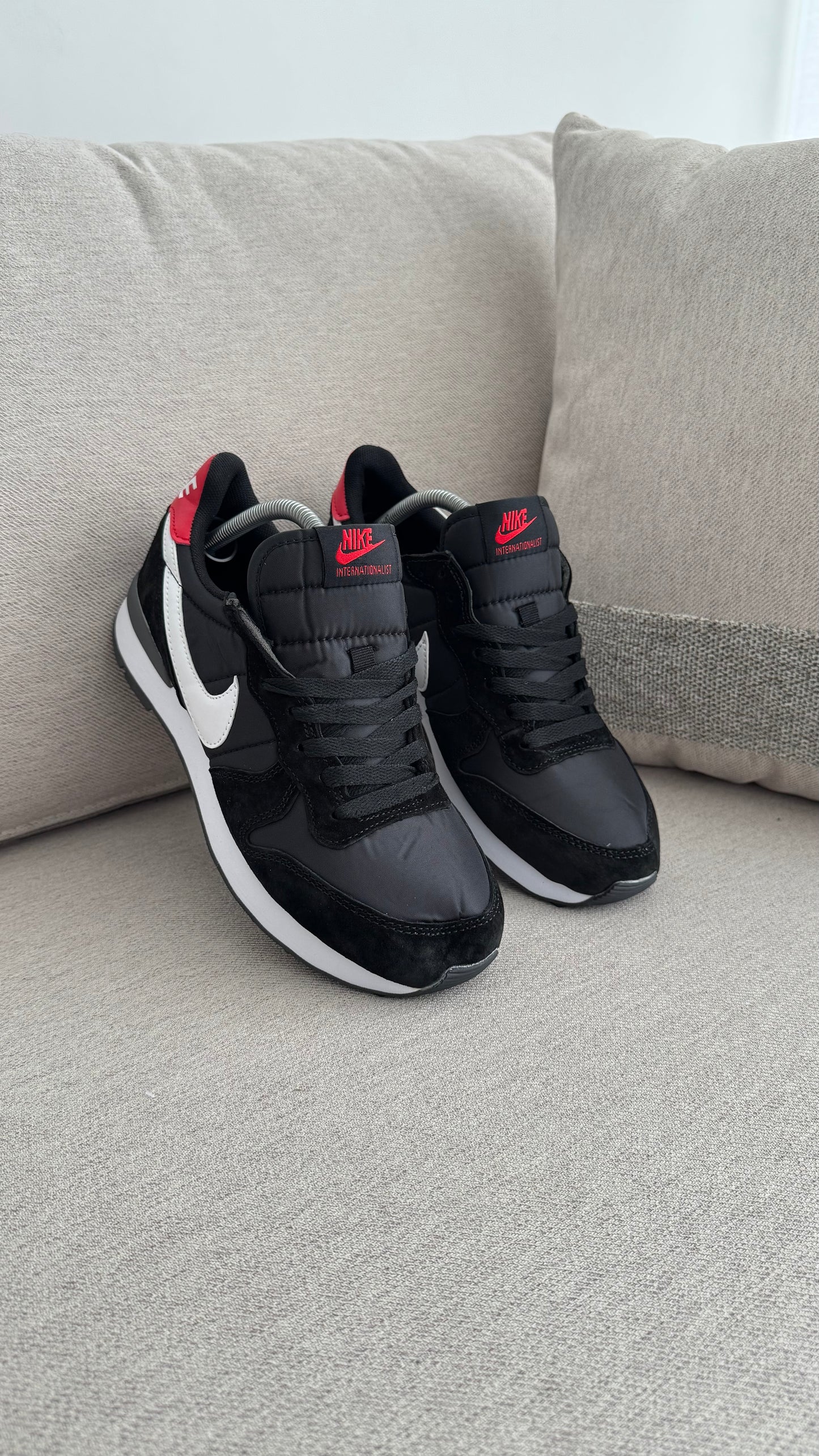 NIKE INTERNACIONAL NEGRO ROJO
