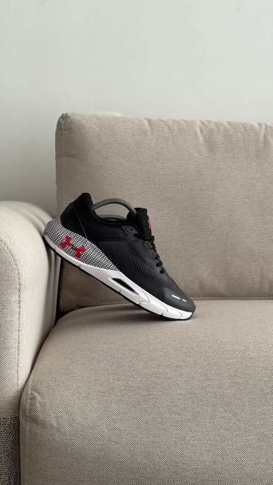 UNDER ARMOUR TENIS GRIS NEGRO