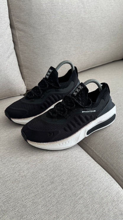 UNDER AMOUR PHANTOM NEGRO BLANCO