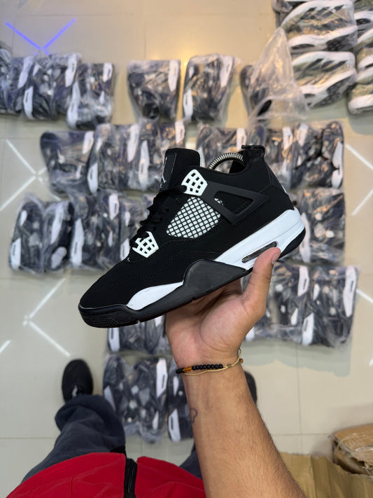 JORDAN RETRO 4 NEGRA BLANCA
