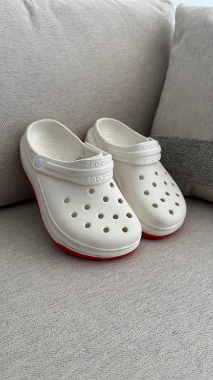 CROCS BLANCA ROJA