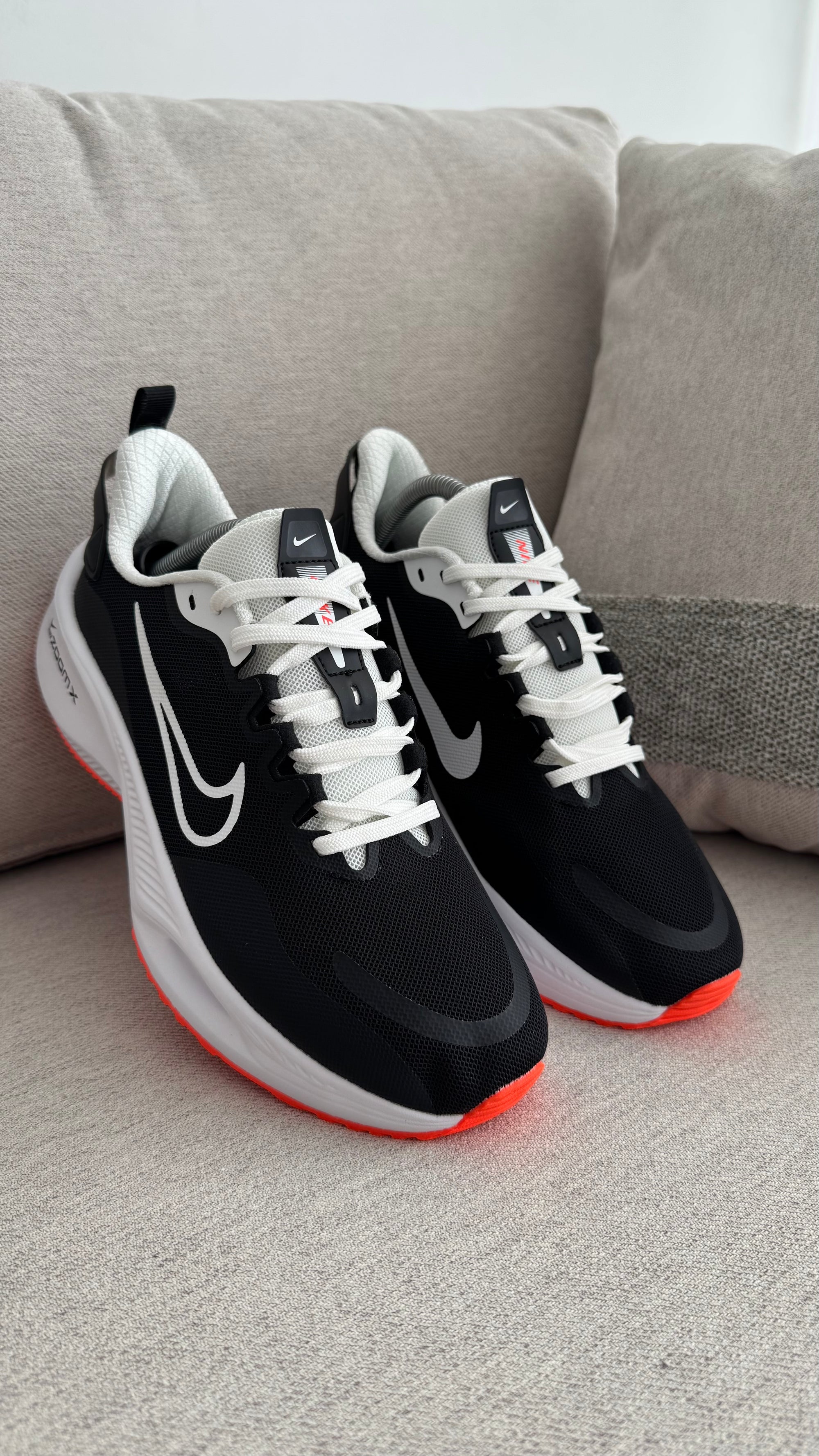 NIKE ZOOM CARITA NEGRO BLANCO SALMON PROMO