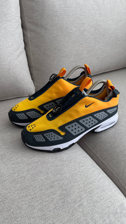 NIKE SUNDER NARANJA NEGRO