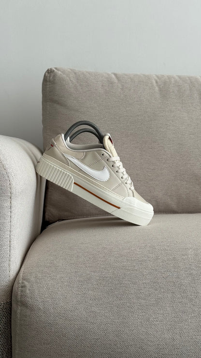 NIKE LEGACY BEIGE
